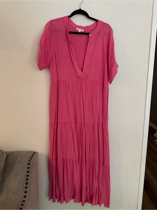 August Sky Dresses & Skirts - Relaxed Pink Tiered Maxi Dress with V-Neck